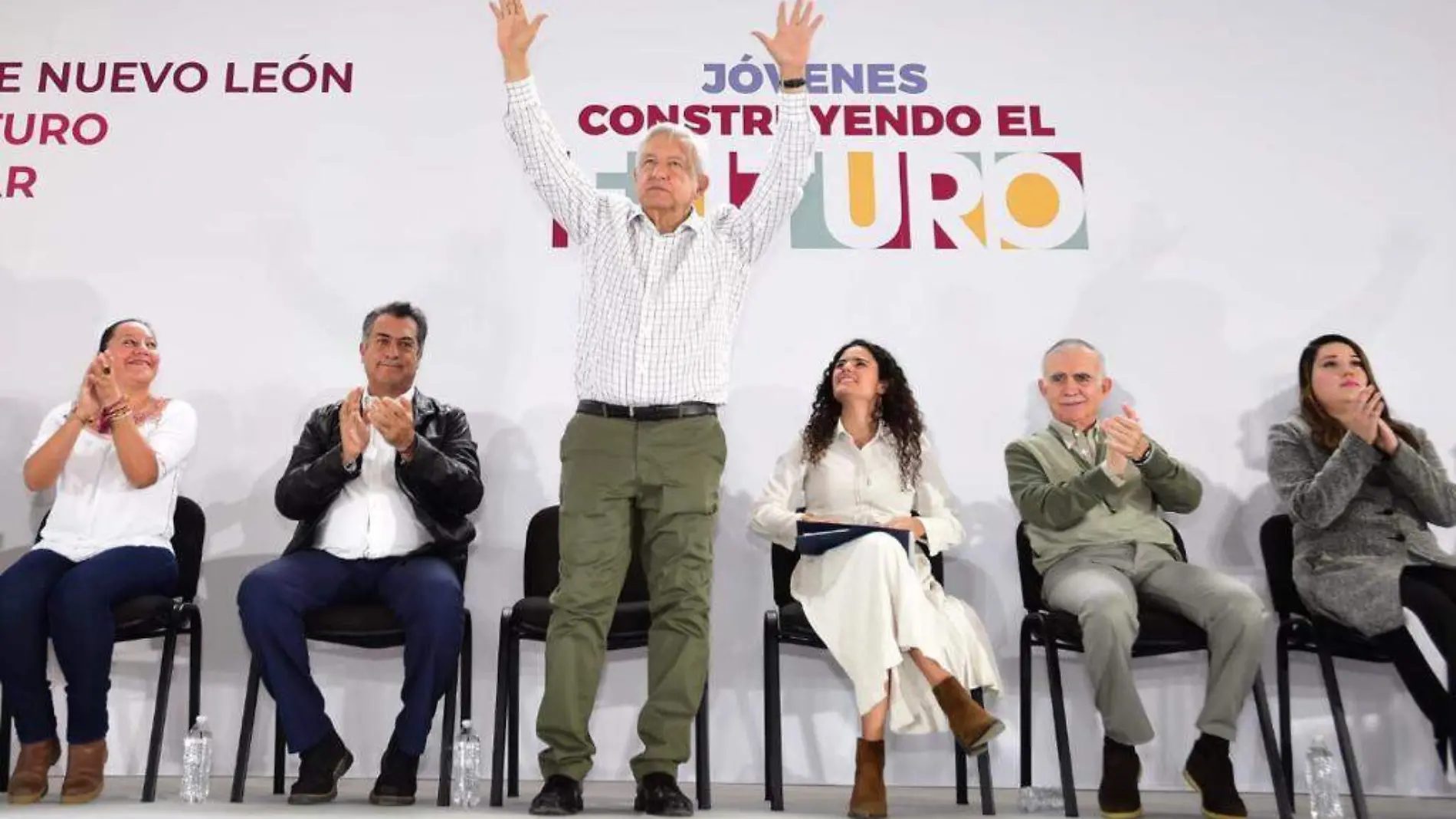 jovenes construyendo el futuro